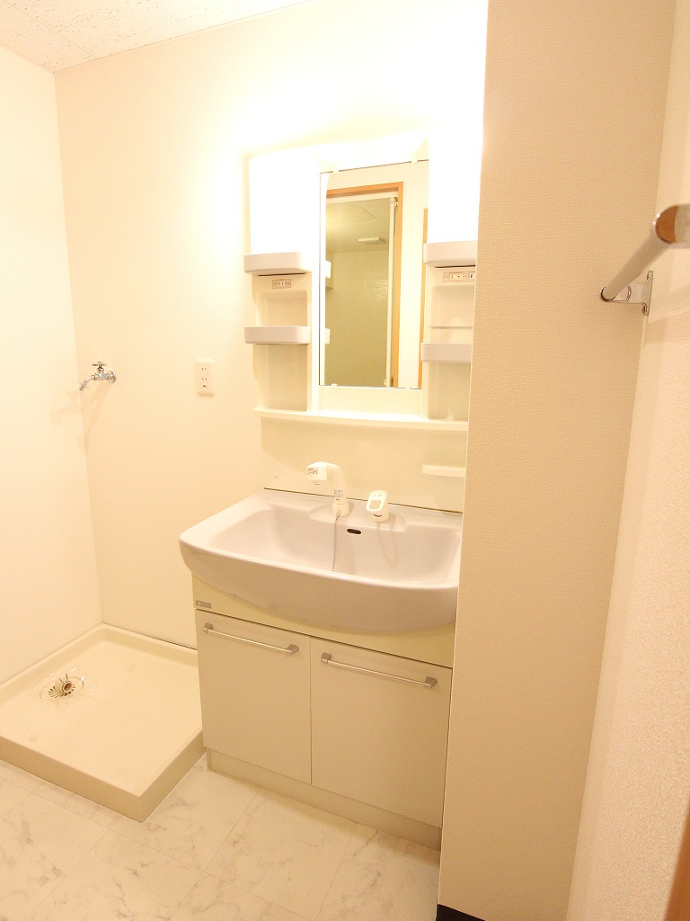 洗面設備　同物件参考他部屋写真です