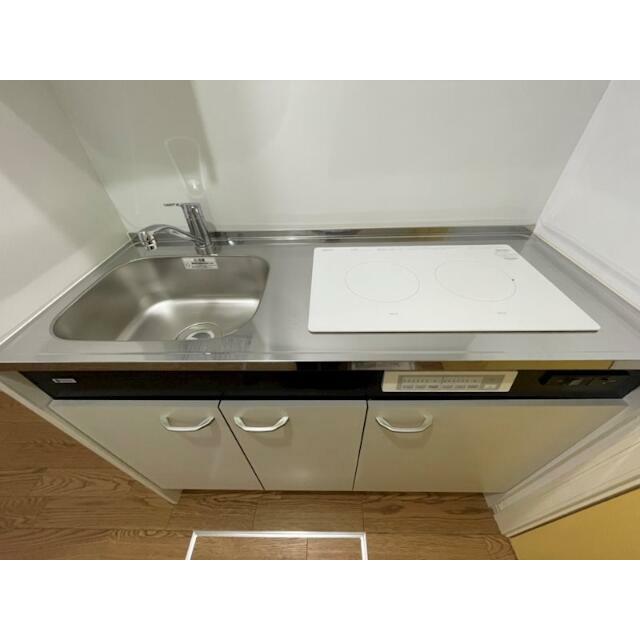 キッチン　一人暮らしに丁度いいサイズ、お手入れ楽々のＩＨキッチンです！