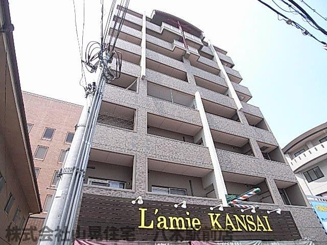 【橿原市久米町のマンションの建物外観】