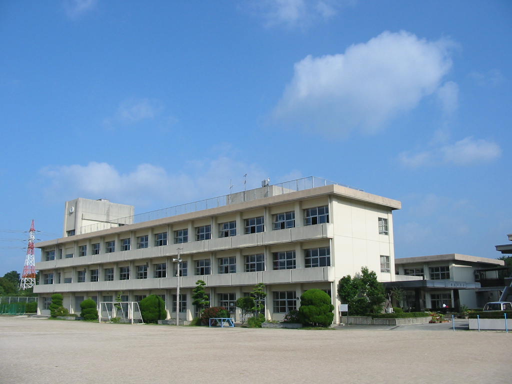 中学校　御陵中（中学校）まで800m