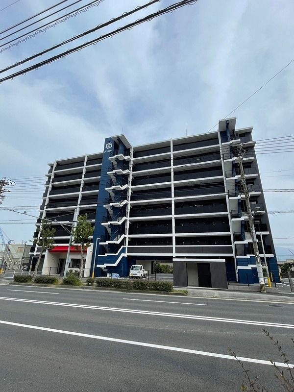 北九州市若松区童子丸のマンションの建物外観