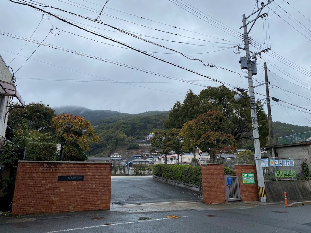 【北九州市若松区童子丸のマンションの中学校】