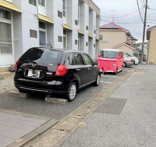 【レオパレス四季の駐車場】