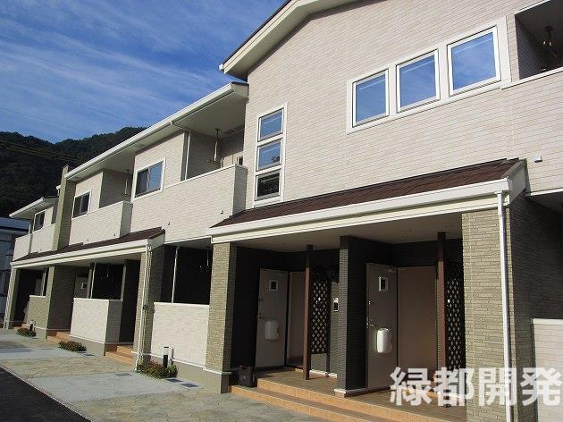 山口市糸米のアパートの建物外観