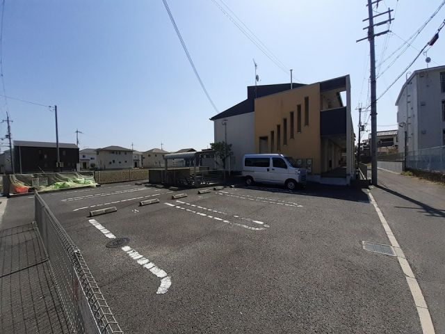 【大和高田市中三倉堂のアパートの駐車場】