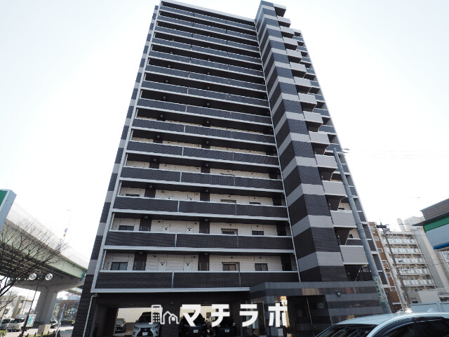 【名古屋市昭和区鶴舞のマンションの建物外観】