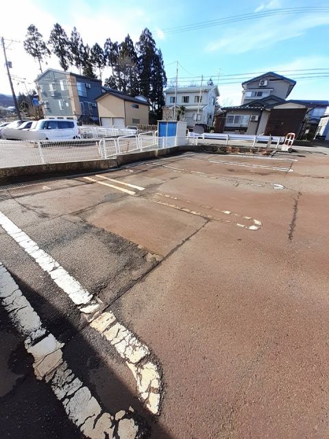 【上越市大貫のアパートの駐車場】