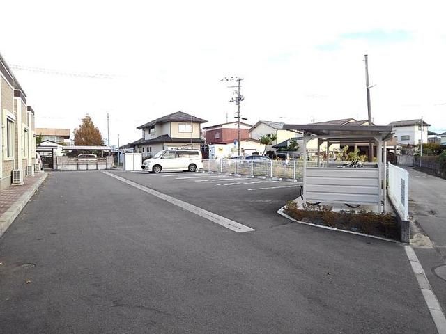 【エアリーハウス桜の駐車場】