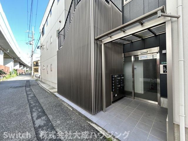 【西宮市深津町のマンションのエントランス】