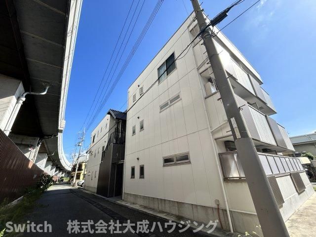 【西宮市深津町のマンションの建物外観】