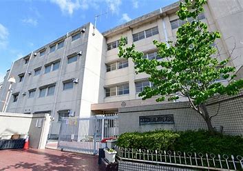 【西宮市深津町のマンションの小学校】