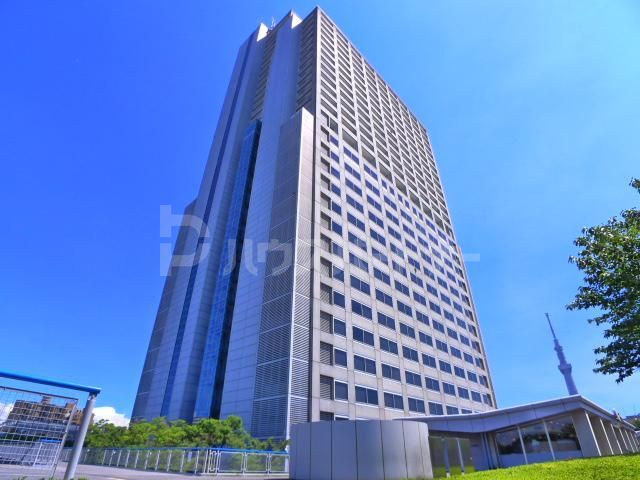 【墨田区堤通のマンションの建物外観】