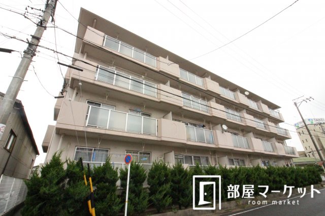 【豊田市東梅坪町のマンションの建物外観】