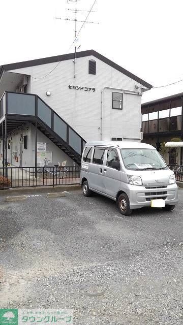 【蓮田市緑町のアパートの駐車場】