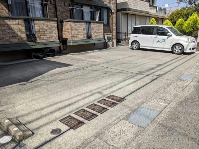 【尾張旭市東三郷町のアパートの駐車場】