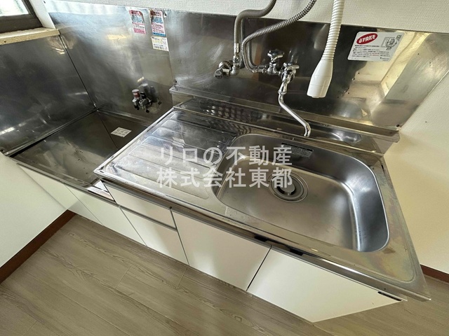 キッチン　便利なガスコンロ設置可能なキッチンです♪収納もあります！