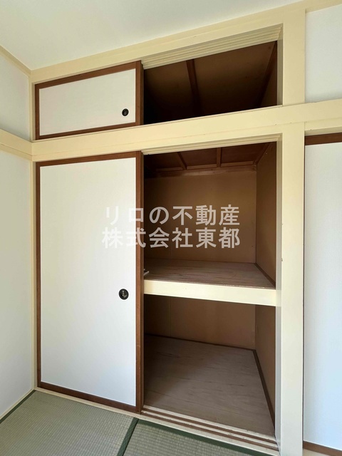 収納　押入れタイプは奥行がある収納力！