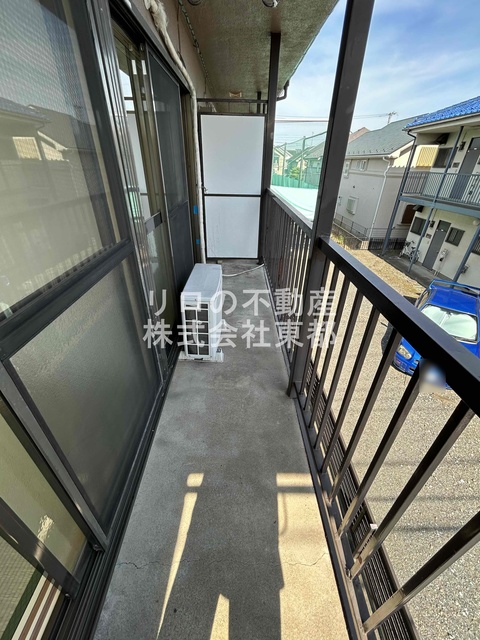 バルコニー　洗濯物を太陽の下で干すことができます♪