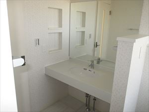 洗面設備　スペースが確保できる洗面所です