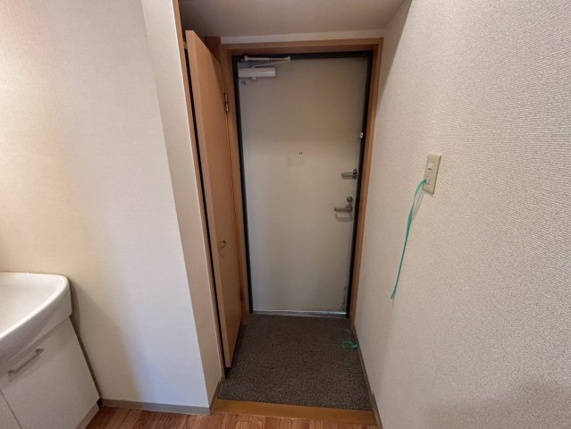 玄関　ソレアード関戸 ※左右反転