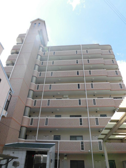 建物外観　レンガ調の綺麗なマンション