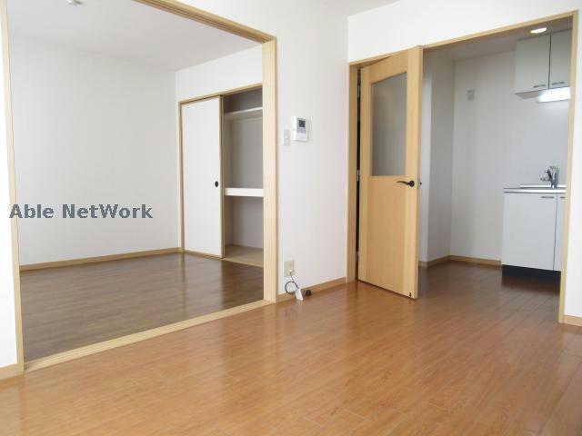 居室・リビング　※同物件別部屋