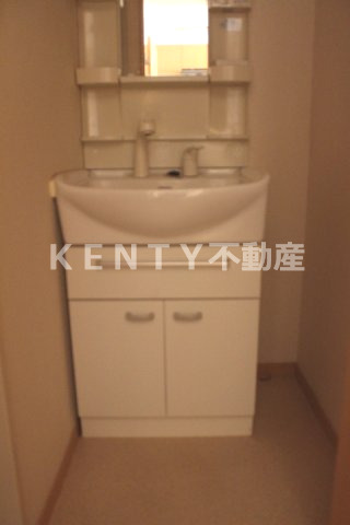 洗面設備　脱衣スペースもあります