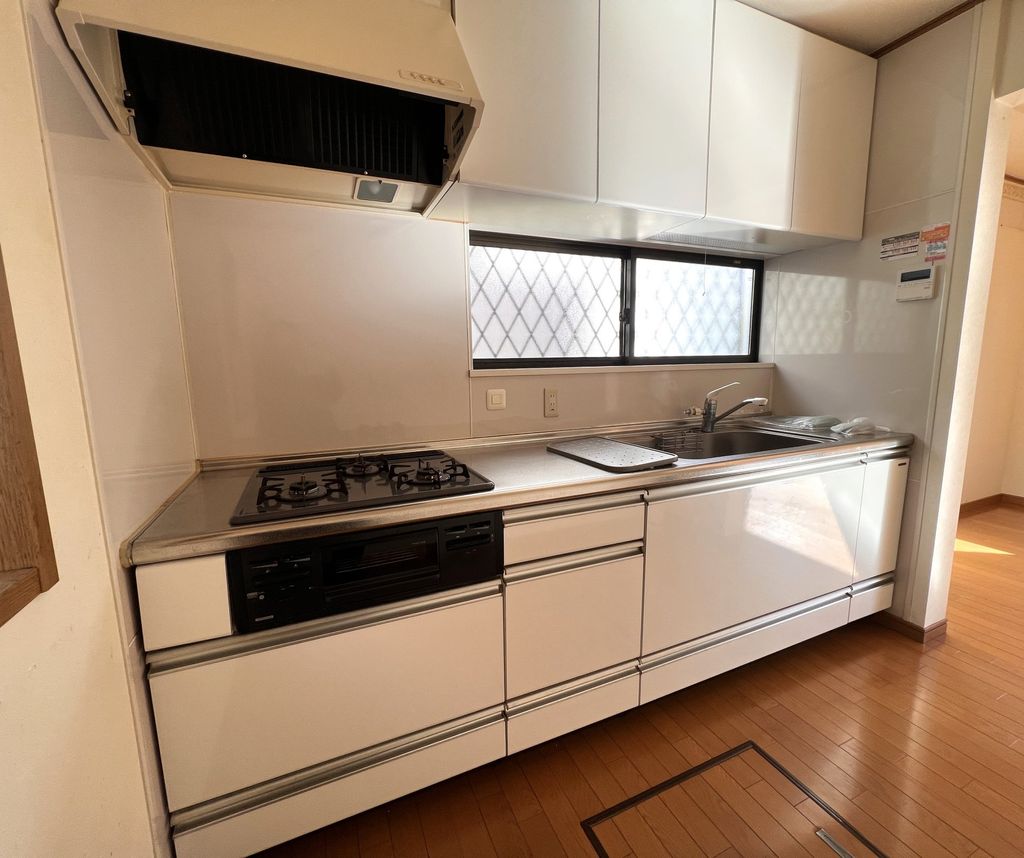 キッチン　3口コンロ付き