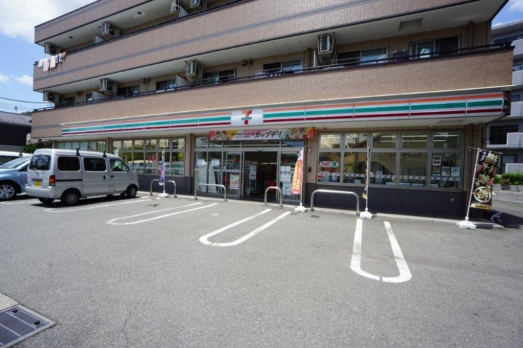 コンビニ　セブンイレブン川崎向丘出張所前店（コンビニ）まで800m