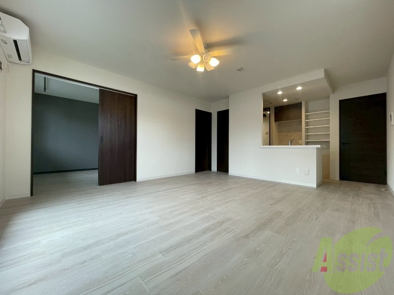 居室・リビング　広々としたリビングですね。使い勝手がよさそうですね！