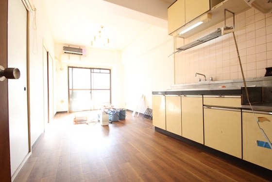 居室・リビング　※別号室の写真です。