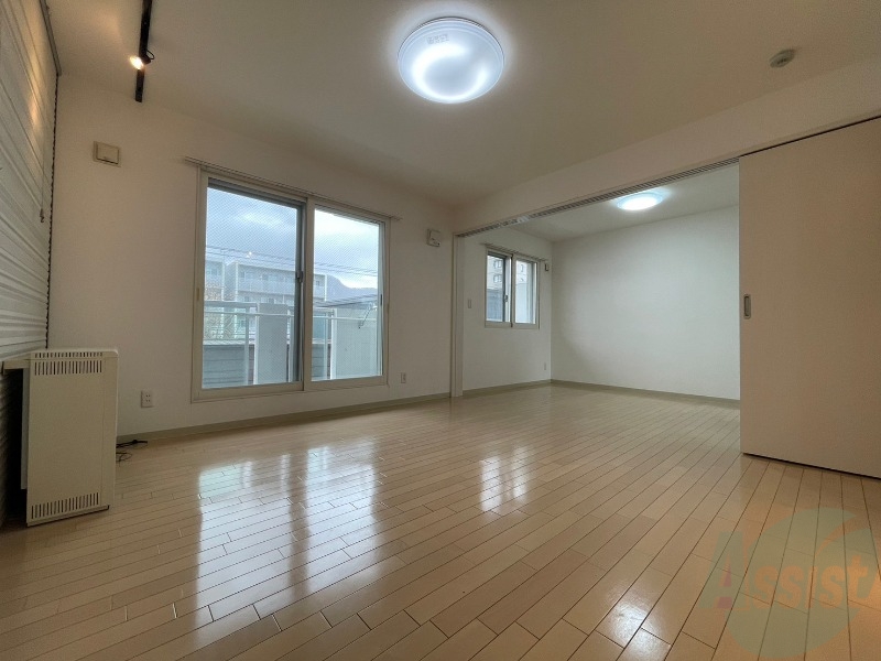 居室・リビング　広くてキレイなお部屋が広がっていて、充実した生活が送れそう。