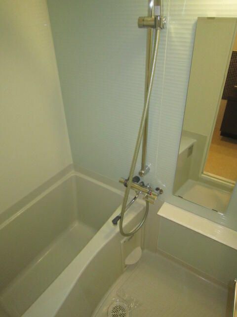 バス・シャワールーム　ゆったり過ごせるお風呂です