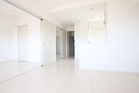 居室・リビング　※別号室の為、現状優先。