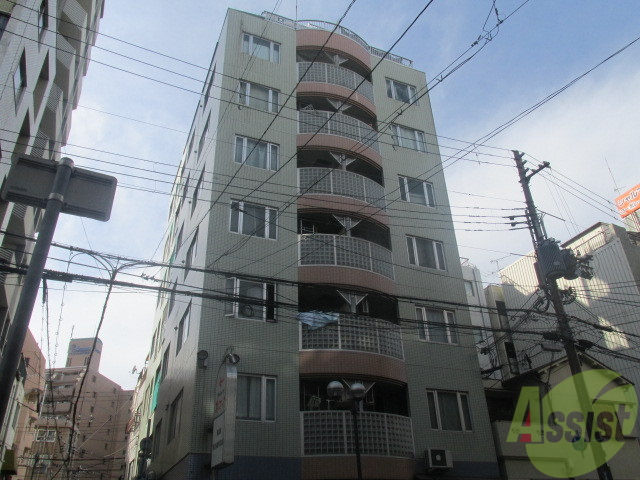 建物外観　シャープなデザインが印象的な洗練の住まい