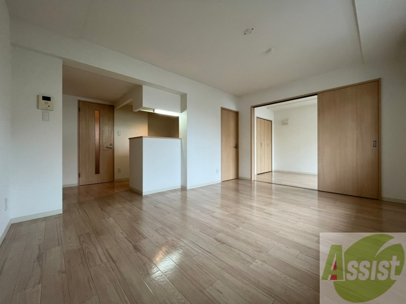 居室・リビング　広くてキレイなお部屋が広がっていて、充実した生活が送れそう。