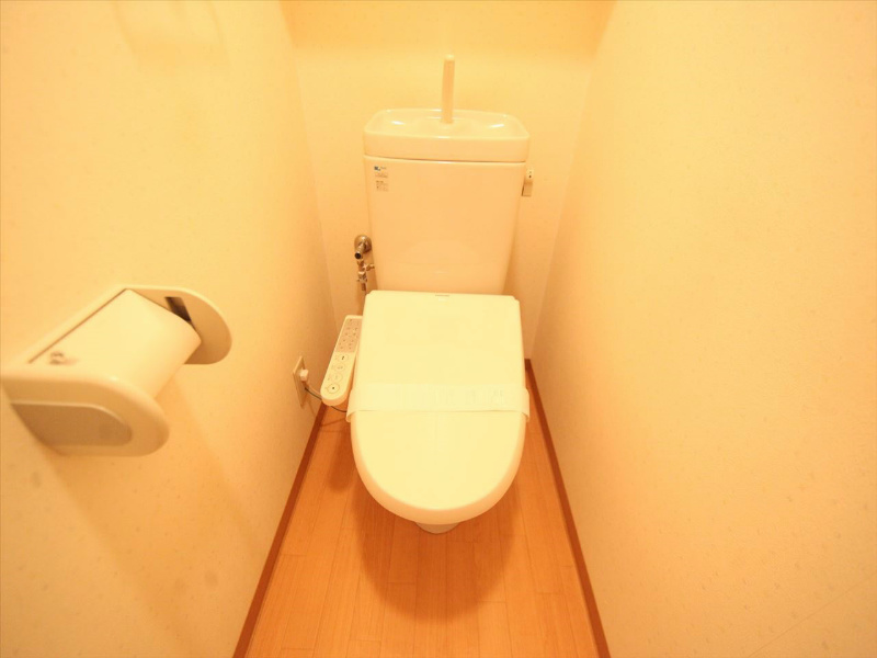 トイレ　温水洗浄暖房便座付トイレ