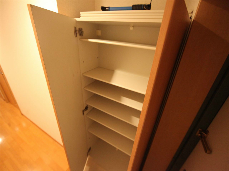 玄関　玄関　シューズボックス付（収納充実してます）