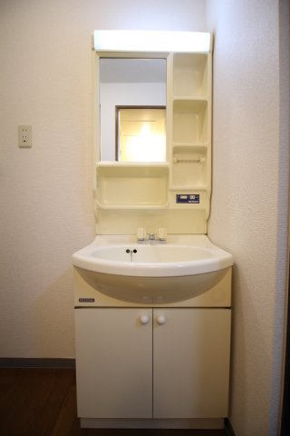 洗面設備　朝の身支度には欠かせない独立洗面化粧台