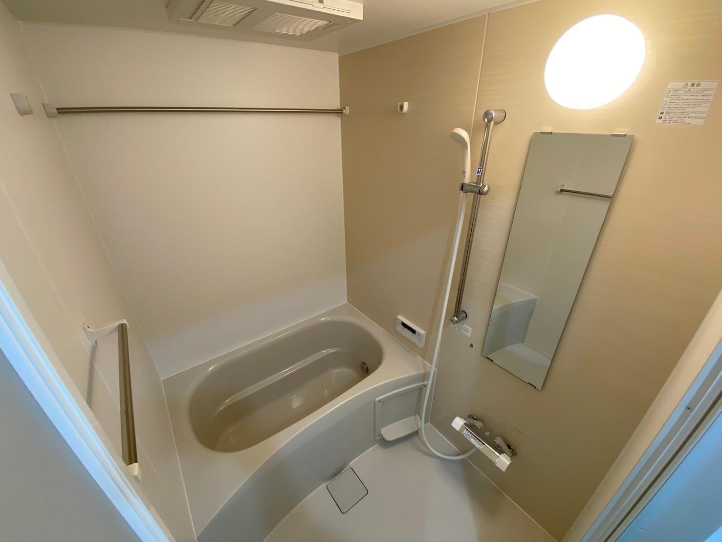 バス・シャワールーム　浴室乾燥機・追焚機能付きのお風呂です