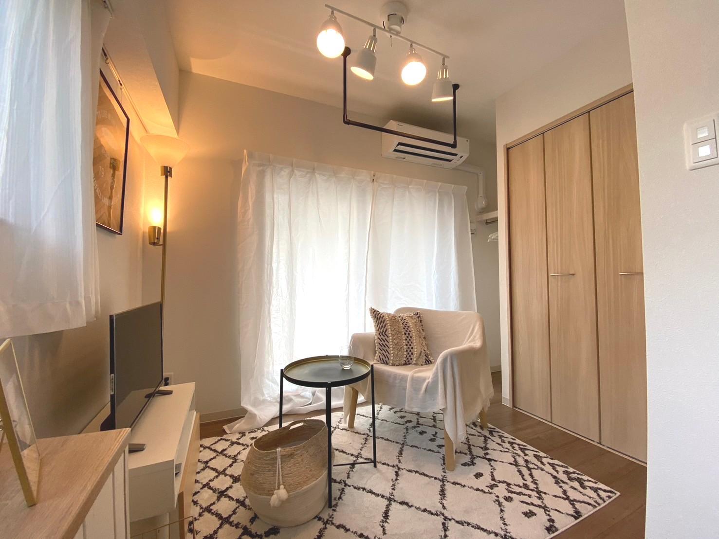 居室・リビング　家具家電を配置したモデルルームです