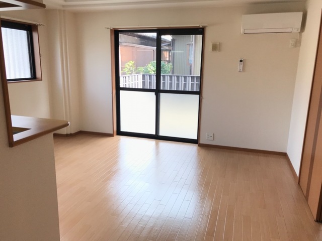 居室・リビング　※写真は別号室です