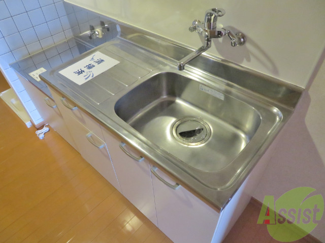 キッチン　シンプルなキッチンです。一人暮らしは最適ですね。