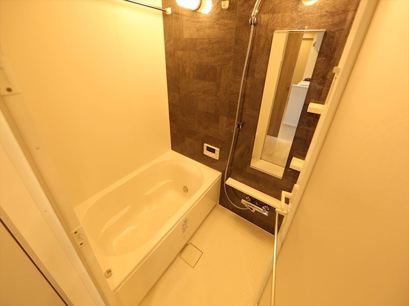 バス・シャワールーム　浴室暖房乾燥機付　追い焚き・オートバス機能付お風呂