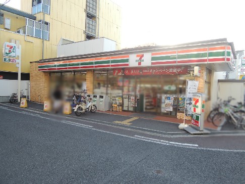 コンビニ　セブンイレブン（コンビニ）まで331m