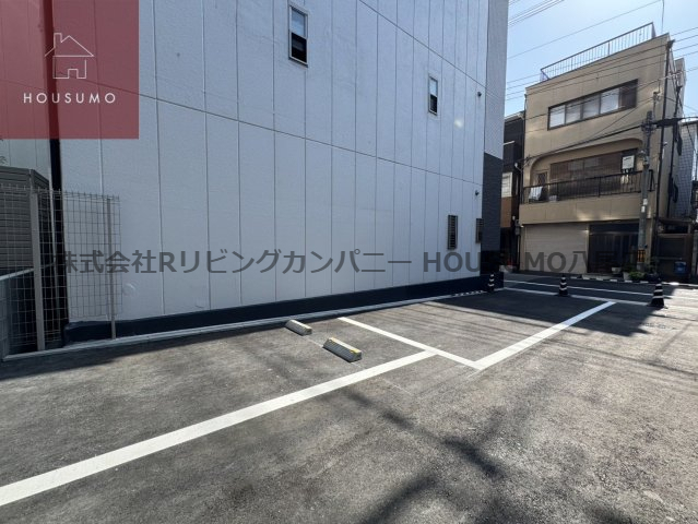 駐車場　駐車場があるので、車を買う予定の方も安心です