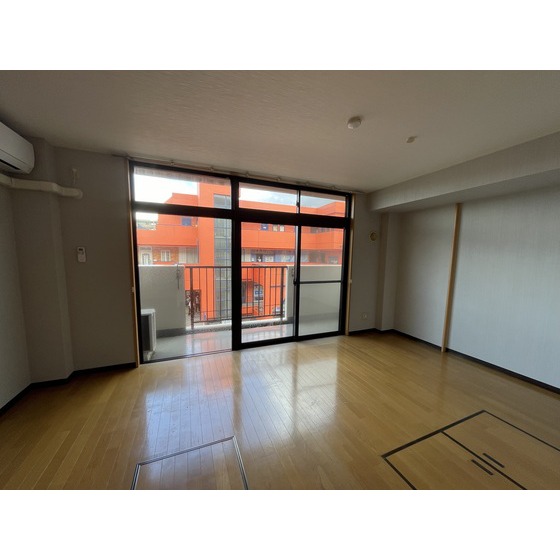 居室・リビング　他部屋参考写真です