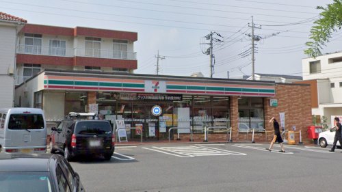 コンビニ　セブンイレブン 東浦和3丁目店（コンビニ）まで633m