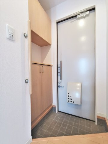 玄関　同施工業者、別物件、類似間取りのイメージ写真です