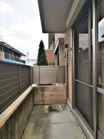 バルコニー　同施工業者、別物件、類似間取りのイメージ写真です